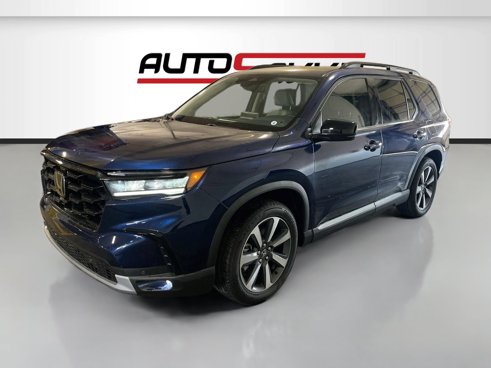 Used 2025 Honda Pilot Touring image 3