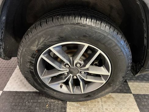 Used 2019 Jeep Grand Cherokee Limited RWD image 15