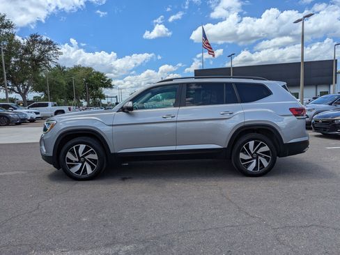Used 2025 Volkswagen Atlas SE image 4
