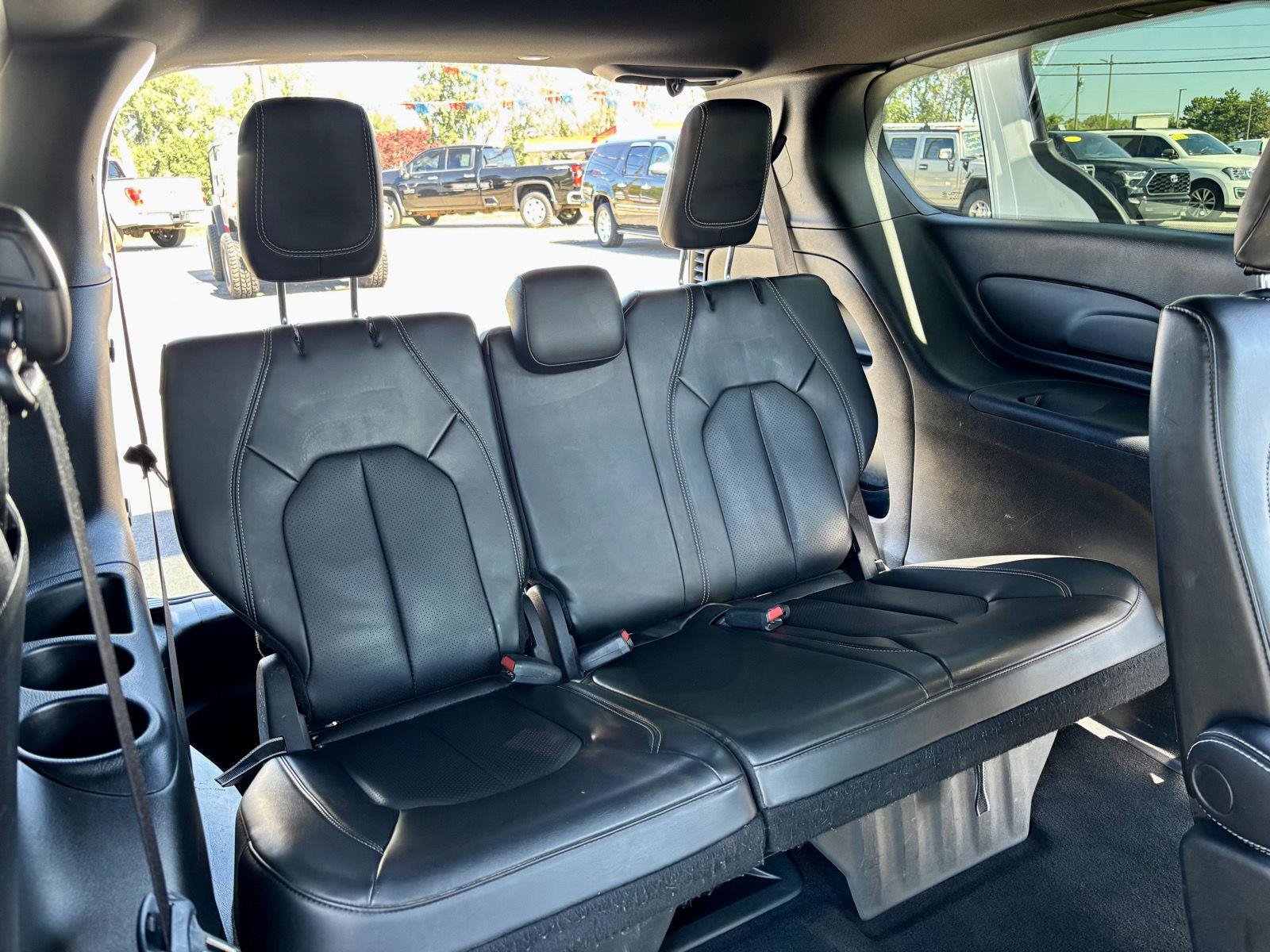 Used 2023 Chrysler Pacifica Touring-L w/ S Appearance Package AWD/4WD image 17
