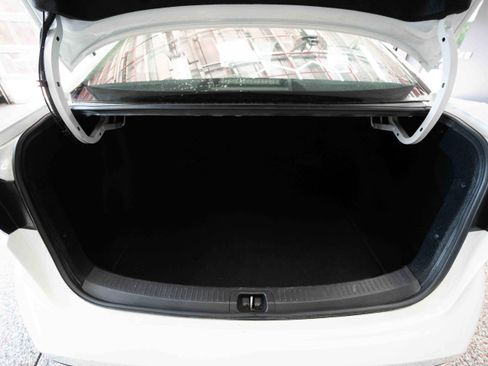 Used 2024 Toyota Corolla LE image 27