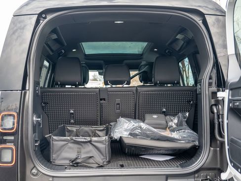 New 2026 Land Rover Defender 110 X-Dynamic SE image 25