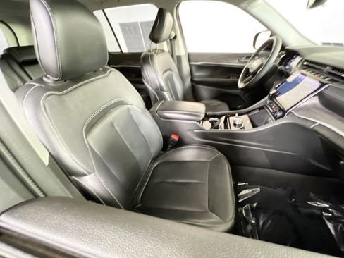 Used 2023 Jeep Grand Cherokee Limited image 27