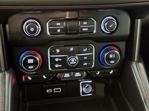 Used 2021 Chevrolet Tahoe RST w/ Luxury Package image 15