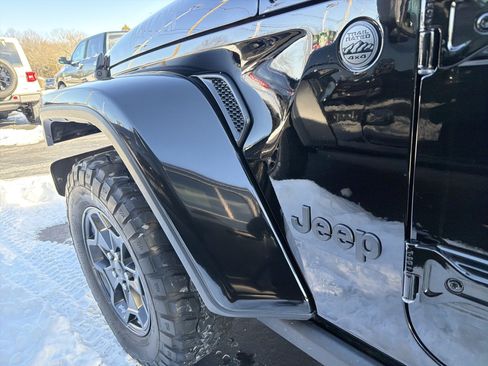 Certified 2022 Jeep Gladiator Willys image 29