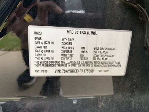 Used 2023 Tesla Model Y Long Range image 36