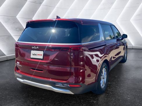 Used 2023 Kia Carnival LX FWD image 4