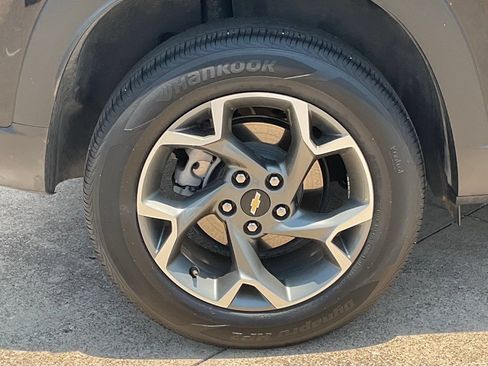Used 2025 Chevrolet Trax LT FWD image 7