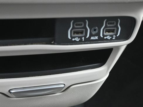 Used 2024 Chrysler Pacifica Touring-L FWD image 22