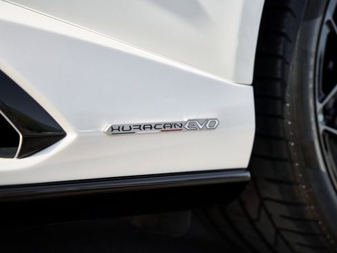 Used 2022 Lamborghini Huracan EVO image 7