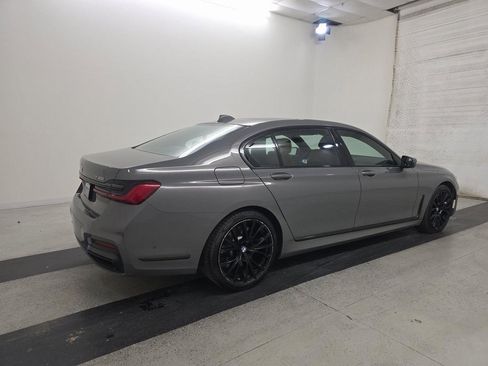 Used 2022 BMW 740i w/ M Sport Package image 2