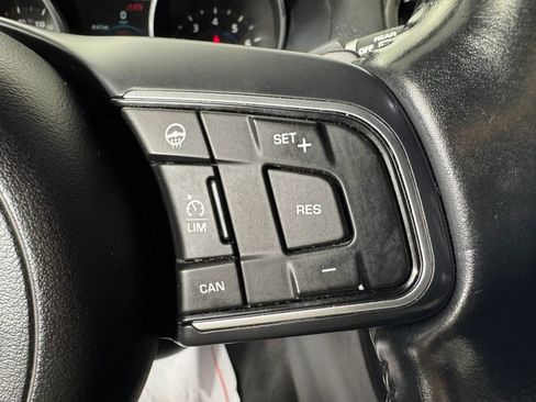 Used 2017 Jaguar F-PACE Premium AWD/4WD image 15