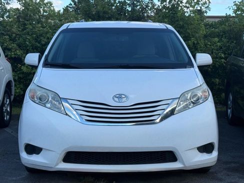 Used 2015 Toyota Sienna LE FWD image 2