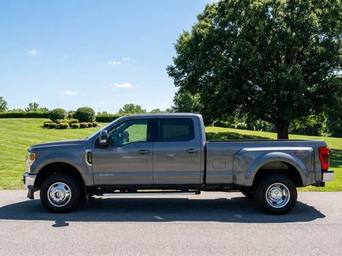 Used 2022 Ford F350 Lariat w/ Lariat Ultimate Package AWD/4WD image 9