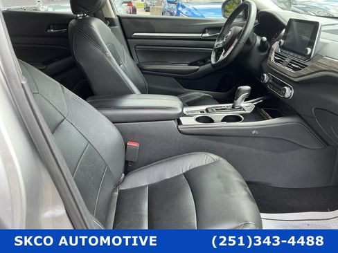 Used 2020 Nissan Altima 2.5 SL FWD image 13