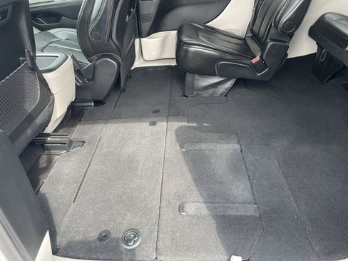 Used 2024 Chrysler Pacifica Touring-L FWD image 42