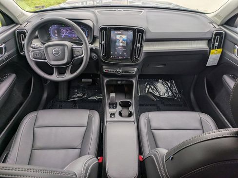 New 2025 Volvo XC40 B5 Core w/ Protection Package Premier image 17