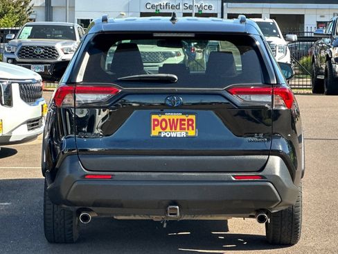 Used 2021 Toyota RAV4 LE AWD/4WD image 5