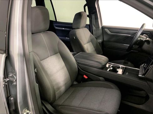 Used 2025 GMC Acadia Elevation AWD/4WD image 7