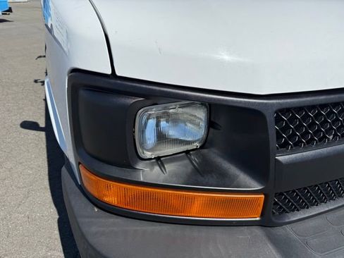Used 2015 Chevrolet Express 2500 RWD image 10