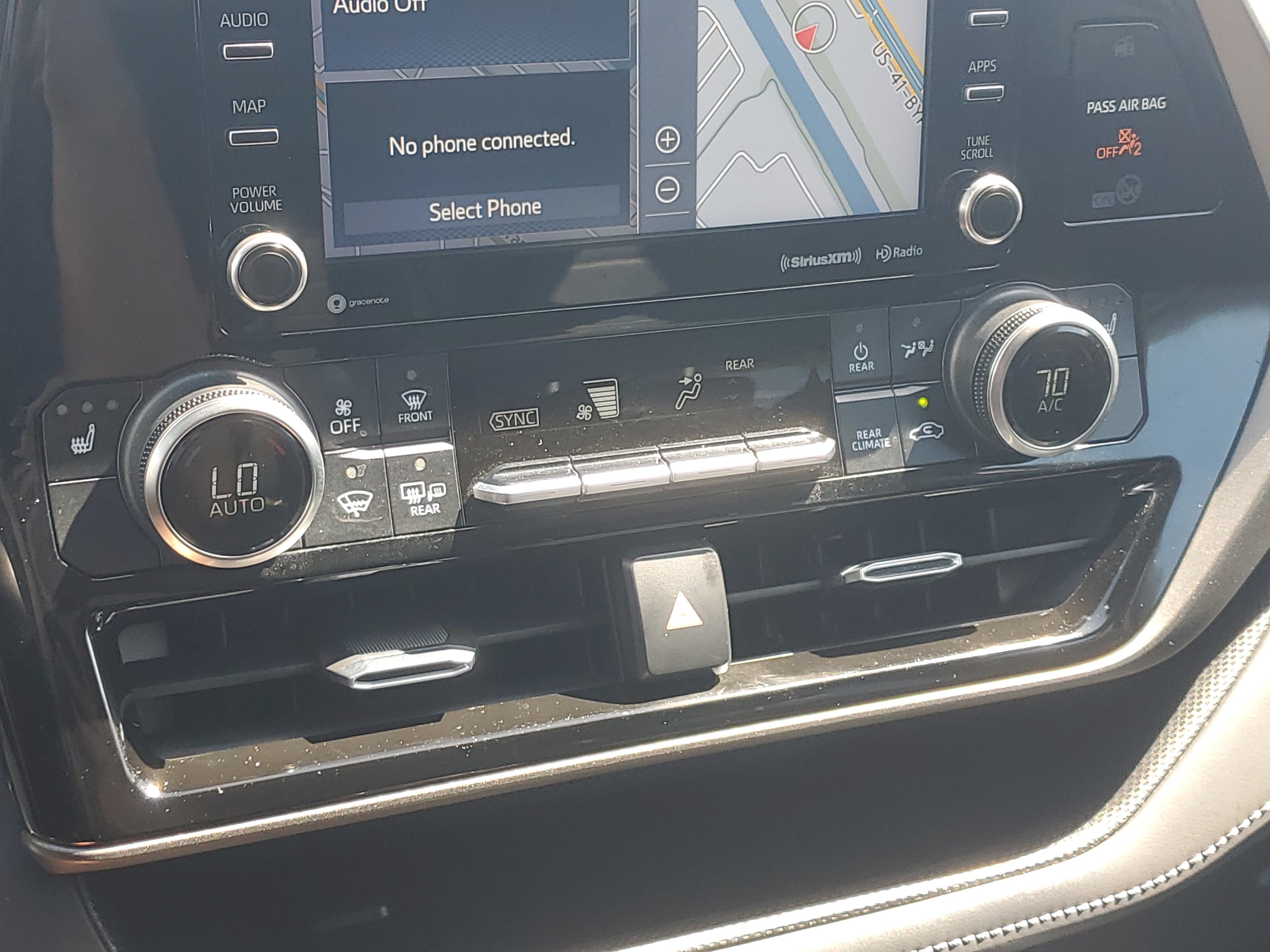 Certified 2021 Toyota Highlander XLE AWD/4WD image 32
