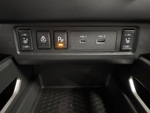 Used 2023 Nissan Frontier SV w/ SV Convenience Package image 27