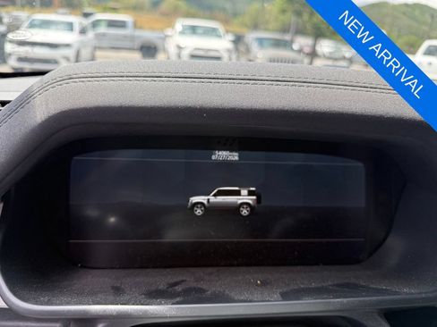 Used 2022 Land Rover Defender 110 X-Dynamic SE AWD/4WD image 12