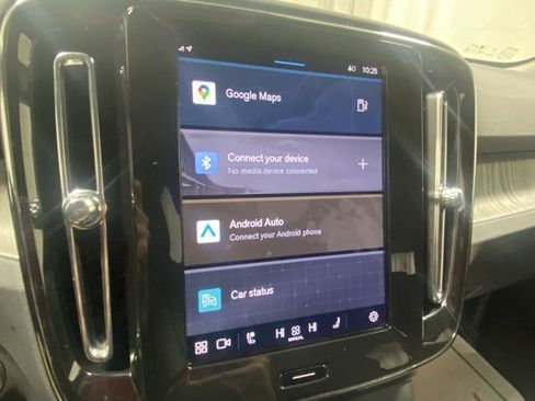 Certified 2025 Volvo XC40 B5 Core image 17