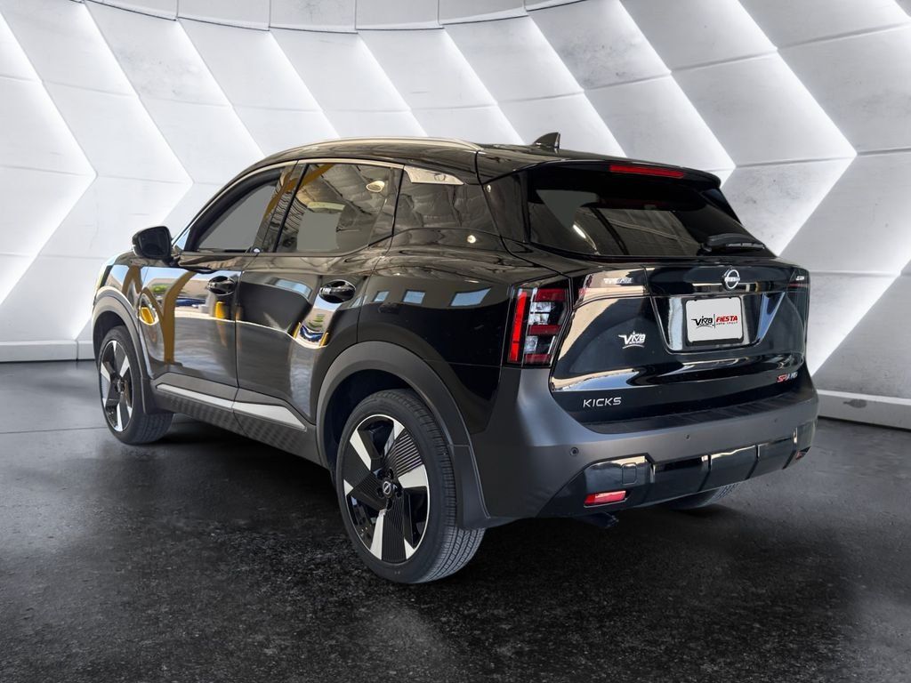 Used 2025 Nissan Kicks SR AWD/4WD image 6