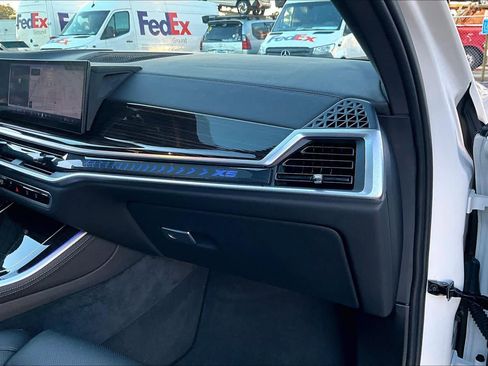 Used 2025 BMW X5 sDrive40i w/ Premium Package image 18