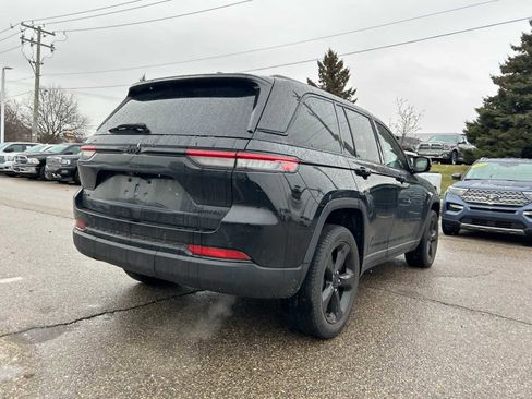 Certified 2023 Jeep Grand Cherokee Limited w/ Black Appearance Package image 16