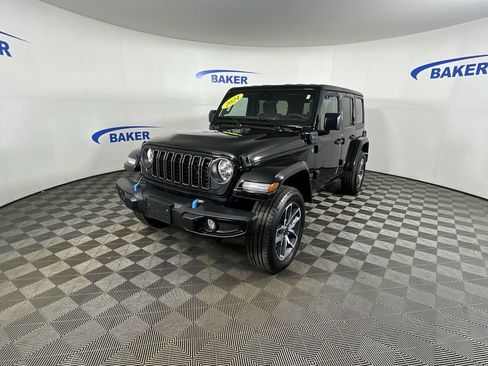 Used 2024 Jeep Wrangler Unlimited w/ Convenience Group AWD/4WD image 5