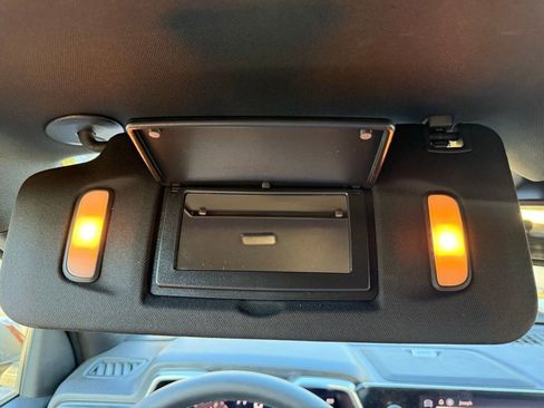 Used 2023 GMC Canyon Denali image 25