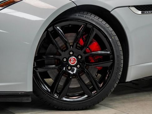 Used 2018 Jaguar F-TYPE R-Dynamic RWD image 3