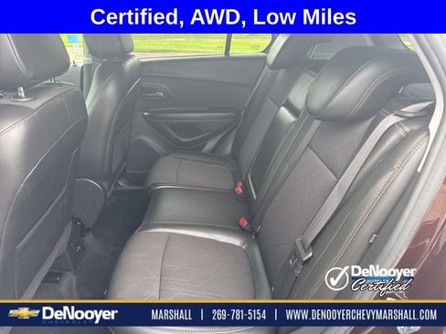 Used 2021 Chevrolet Trax LT w/ LT Convenience Package AWD/4WD image 10