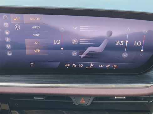 Used 2024 Buick Envision Sport Touring image 18