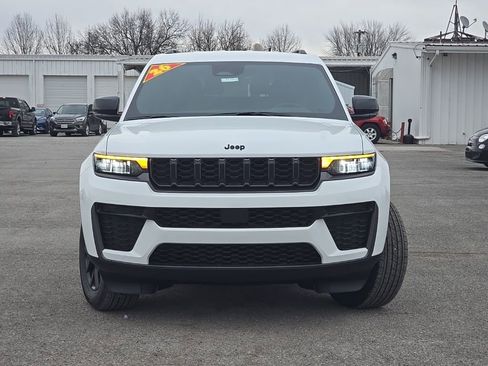 New 2026 Jeep Grand Cherokee L 4WD image 2