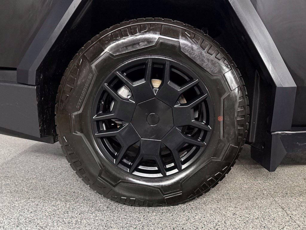 Used 2024 Tesla Cybertruck Cyberbeast AWD/4WD image 9