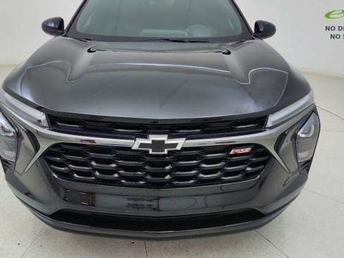 Used 2025 Chevrolet Trax RS w/ Driver Confidence Package FWD image 9