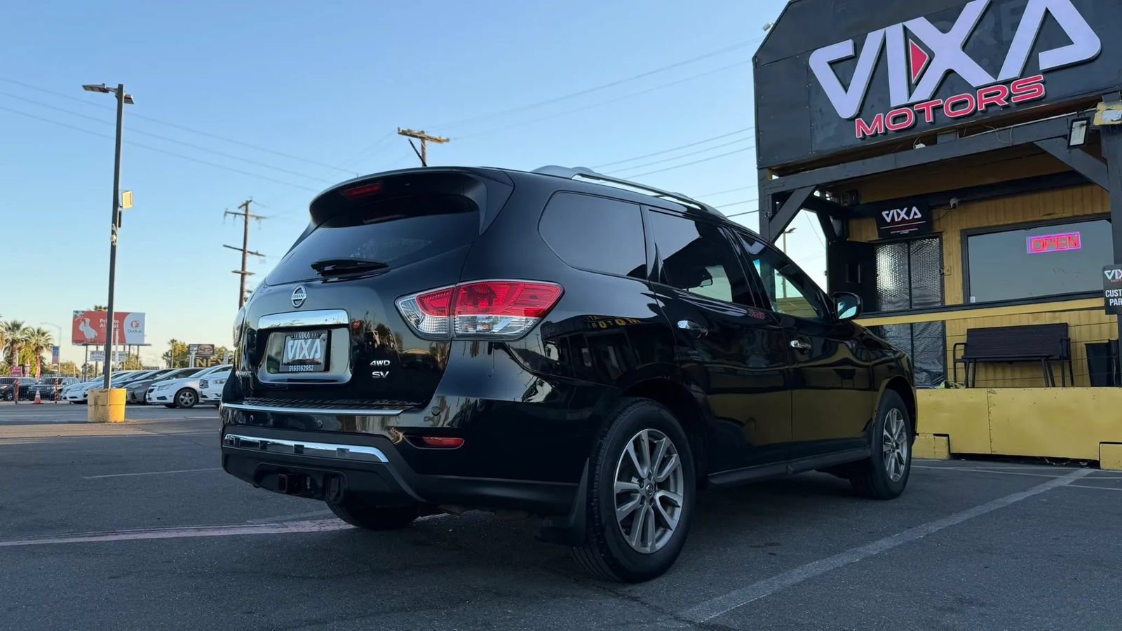 Used 2014 Nissan Pathfinder SV w/ Trailer Tow Package AWD/4WD image 4