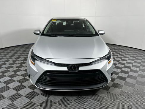 Used 2024 Toyota Corolla LE image 2