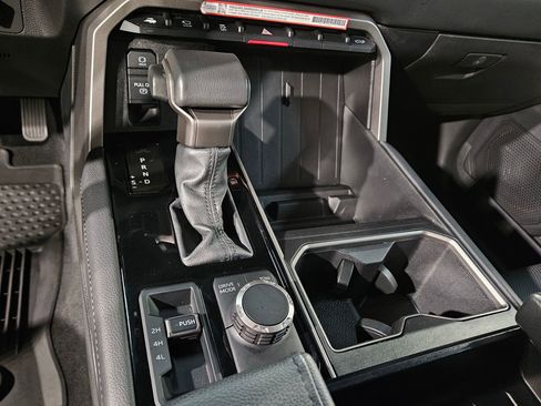 Used 2025 Toyota Tundra Limited image 33