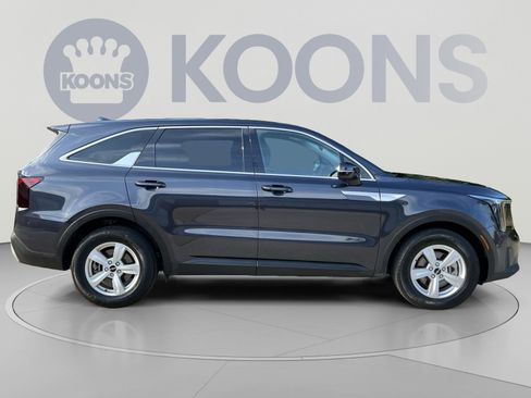 Used 2025 Kia Sorento LX FWD image 8