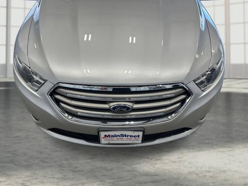 Used 2016 Ford Taurus SEL FWD image 19