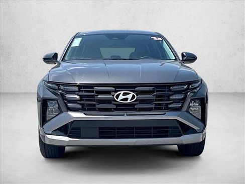Used 2025 Hyundai Tucson SE FWD image 3