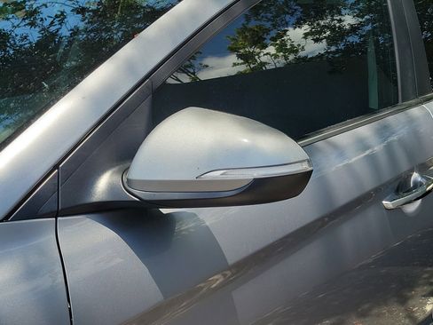 Used 2017 Hyundai Elantra Limited FWD image 6