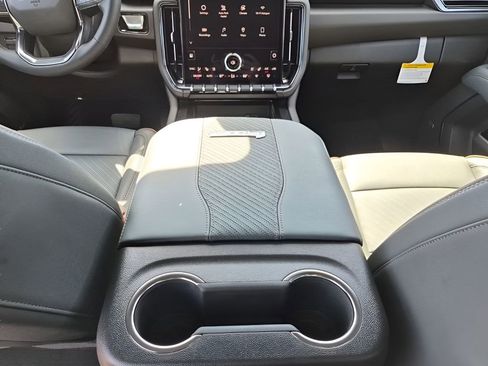 New 2026 GMC Yukon XL AT4 image 22