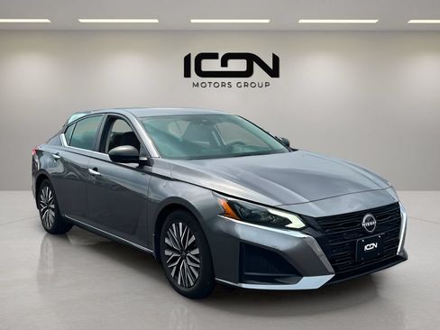 Used 2024 Nissan Altima 2.5 SV FWD image 7