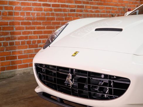 Used 2014 Ferrari California RWD image 6
