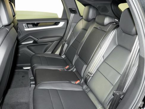 New 2026 Porsche Cayenne image 35